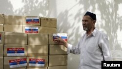 Ўшга гуманитар ëрдам юбораëтган аксар ташкилотлар ëрдамни тарқатишни маҳаллий расмийларга ишонмаëтир.