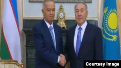 Президент Узбекистана Ислам Каримов и президент Казахстана Нурсултан Назарбаев. Астана, 25 ноября 2014 года. 