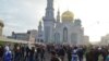 Прихожане Соборной мечети в Москве. 