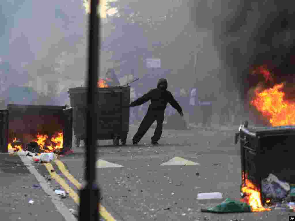 Hackney, istočni dio Londona, 08.08.2011. Foto: AP / Lefteris Pitarakis 