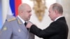 Ruski predsjednik Vladimir Putin odlikovao je generala Sergeja Surovikina za njegov rad u Siriji na svečanosti u Moskvi 2017.