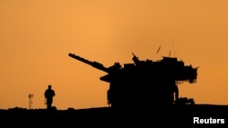Potrivit informațiilor oferite de Forțele de Apărare ale Israelului (IDF), Hakam al-Issa a fost unul dintre fondatorii grupării, a ocupat funcția de șef de stat major în aripa militară a organizației și a participat la planificarea atacului asupra Israelului din 7 octombrie 2023.