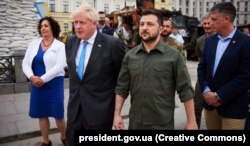 Владимир Зеленский и Борис Джонсон на Михайловской площади в Киеве, 17 июня 2022 года
