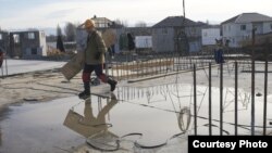 Возможно, истек некий естественный срок общественного интереса к проблеме распила российской помощи, и грязная история о хищении просто заняла свое место на полке в архиве народной памяти