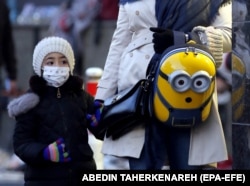 Sociolog Said Paivandi kaže da je iransko društvo u poslednjih 20 do 25 godina "prošlo kroz značajne promene", kao i "mentalne i kulturne transformacije". "Žene ne žele da budu samo majke i supruge kao nekada", kaže on.
