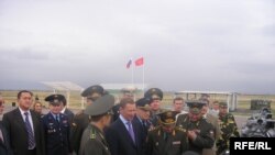 Россия матбуоти хабарларига кўра¸ Россия Қирғизистонда яна бир ҳарбий база қуришга оид бир неча йиллик режасини ҳам вақтинча тўхтатиб туришга қарор қилган.