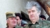 Ратко Младич (слева) и Радован Караджич