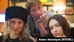 Membri Pussy Riot: Maria Alekina, Aleksandr Sofeyev, Olga Borisova.