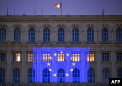 Pe 6-9 iunie vor vota 440 de milioane de cetățeni europeni. Românii vor primi alte patru buletine de vot, pentru alegerile locale.