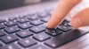 Societatea civilă critică inițiativa autorităților de a amenda dezinformarea online