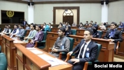 یو شمېر ځوانان بیا انتقاد کوي چې د ځوانانو د پارلمان د غړو په ټاکلو کې شفافیت نه و موجود
