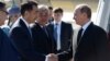 Казахские высшие официальные лица встречают президента России Владимира Путина в аэропорту города Атырау. 30 сентября 2014 года.