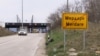 Pikëkalimi kufitar ndërmjet Kosovës dhe Serbisë në Merdare. Foto nga arkivi.