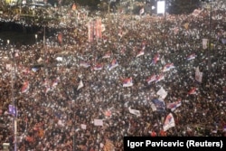 Pamje nga protesta e 15 marsit në Beograd.
