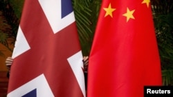 Potezi u proteklih šest mjeseci za odmrzavanje petogodišnjeg zastoja u odnosima Londona i Pekinga, uključujući niz sastanaka visokih zvaničnika obje zemlje.
