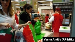 Jedan od marketa u Srbiji, foto: Vesna Anđić