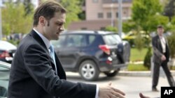 Srpski prefovarač Borislav Stefanović u poseti Prištini, maj 2011