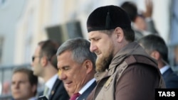 Оьрсийчоь -- Кадыров Рамзан а, Мнниханов Рустам а Москох коьрта мабждиг схьадоьллучу хенахь, Гезг. 23, 2015