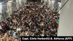 Interiorul unui Reach 871, care a zburat de la Kabul la Qatar pe 15 august 2021