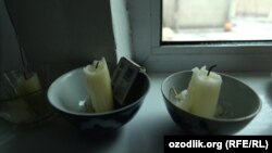 Из-за частого отключения электричества, даже в летние дни жители многих сел в Узбекистане закупают свечи. 