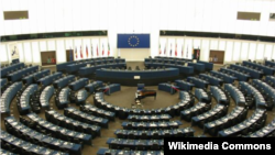 Порожня зала засідань Європарламенту