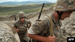 Լեռնային Ղարաբաղի Պաշտպանության բանակի զինծառայողները դիրքերում, արխիվ