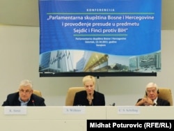 Sa konferencije za novinare nakon formiranja komisije, Sarajevo, 13. oktobar 2011