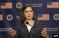 Tadašnja pomoćnica državnog sekretara za Evropu i Evroaziju Viktorija Nuland na konferenciji za novinare u Kijevu u aprilu 2016. godine.