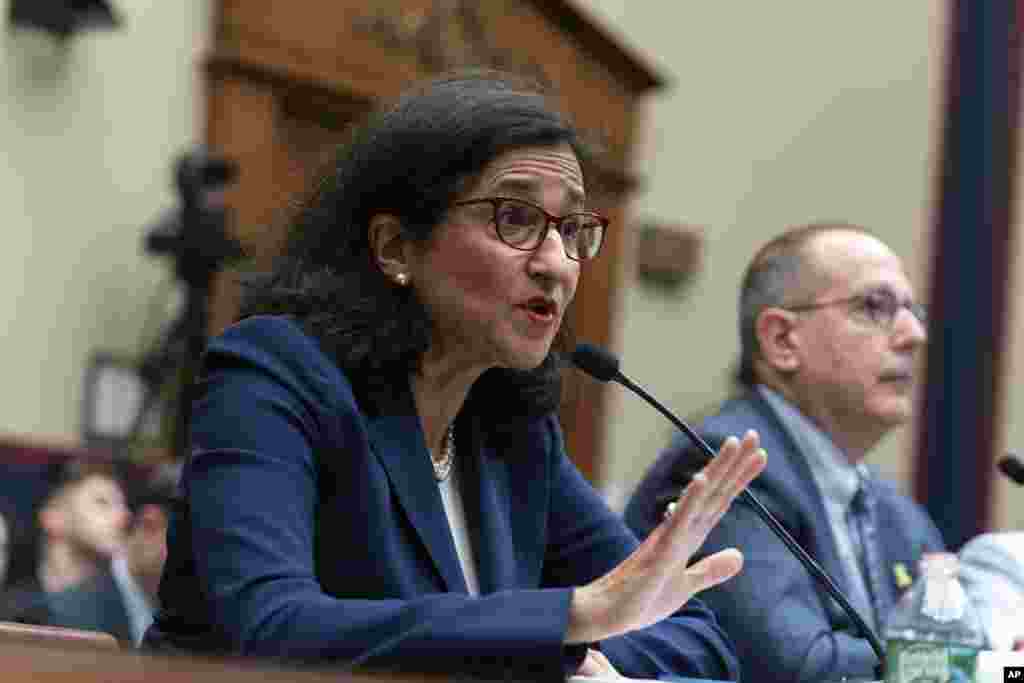 Unii observatori spun că la Columbia, conducerea instituției a greșit încercând un „balet diplomatic” între propriii studenți și politicienii din Congres. Rectorul ei, Nemat Shafik,(la microfon) a dat asigurări la 17 aprilie în legislativul de la Washington că orice manifestare „anisemită” în campusul din inima metropolei americane va fi curmată din start. Studenții protestatari s-au simițit trădați. „Cu cât ne veți pune pumnul în gură mai tare, cu atât vom striga mai tare!”, s-a scandat la Columbia. 