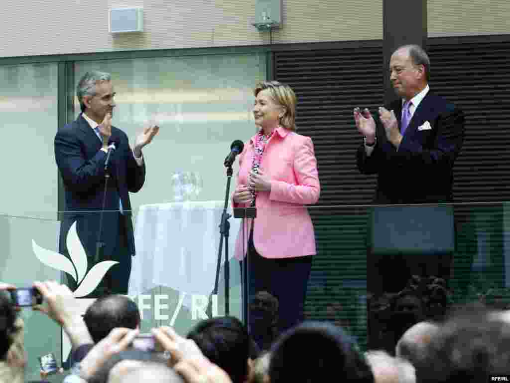 Hillary Clinton u posjeti RSE - U posjeti RSE u novoj zgradi 5. aprila boravila je i američki državni sekretar Hillary Clinton.