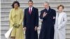 Экс-президент и бывшая первая леди США (справа) отправились в Техас