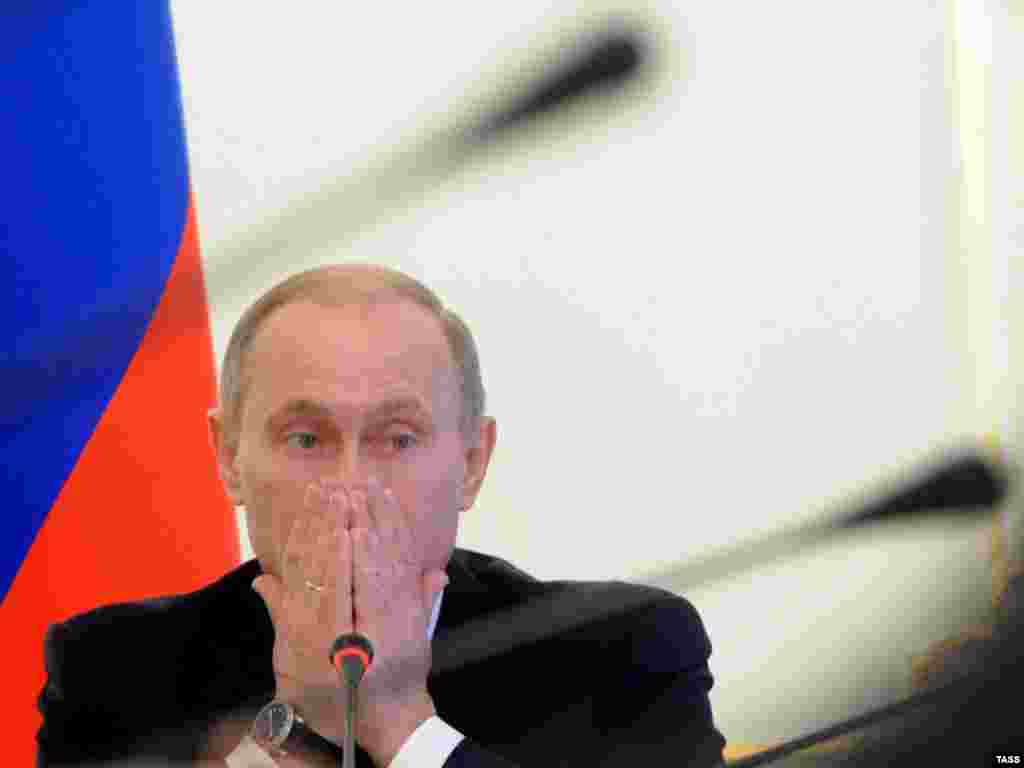 Rusija - Premijer Vladimir Putin na sastanku Vlade u Moskvi,31.03.2010. 