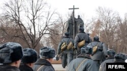 Власти подтянули к месту акции несколько сотен омоновцев, но все прошло без эксцессов