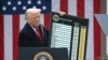 Președintele SUA, Donald Trump, a prezentat o listă cu țările împotriva cărora impune așa-numite taxe vamale reciproce. 2 aprilie, 2025.