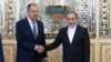 Ministrul iranian de Externe, Abbas Aragqchi, și omologul rus, Serghei Lavrov (fotografie de arhivă).
