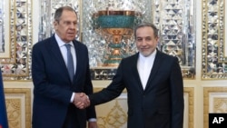 Ministrul iranian de Externe, Abbas Aragqchi, și omologul rus, Serghei Lavrov (fotografie de arhivă).