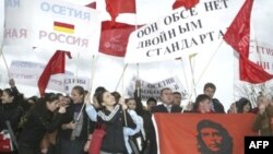 Часть жителей республики видит во вхождении в состав России гарантию безопасности