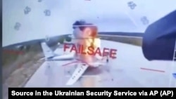 Captură de ecran din înregistrarea video a atacurilor Serviciului de Securitate al Ucrainei asupra aeronavelor rusești de pe 1 iunie.
