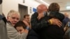 Foști ostatici eliberați din Fâșia Gaza pe 26 noiembrie se reunesc cu familia lor în Israel.