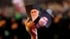 Portrete ale liderului Hezbollah, Hassan Nasrallah, și ale liderului suprem iranian, Ayatollah Ali Khamenei, în timpul unei manifestații la Beirut.