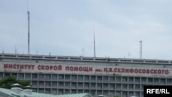 Муштлашув оқибатида жароҳат олганлардан бирининг Москвадаги Склифосовский номли касалхонага ëтқизилгани айтилмоқда.