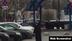 Гульчехра Бобокулова у станции метро «Октябрьское поле» в Москве. 