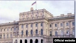 В петербургском Законодательном собрании порой происходят противозаконные вещи