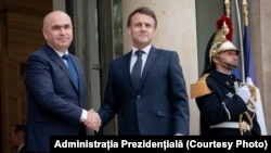 Președintele interimar al României, Ilie Bolojan, a fost invitat marți, la Paris, de președintele Franței, Emmanuel Macron, pentru a discuta despre răspunsul Europei la criza de securitate.