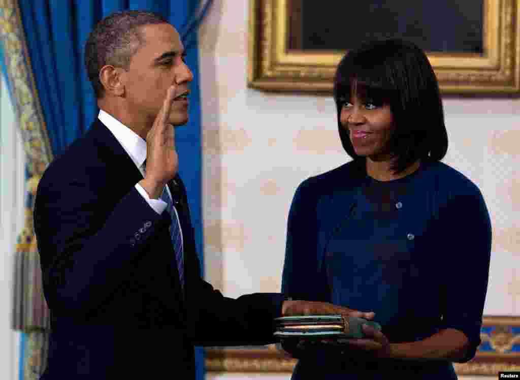 Predsjednik Barack Obama sa suprugom Michelle Obama polaže zakletvu za drugi mandat, 20. januar 2013. Foto: Reuters / Doug Mills