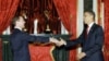 Президент России Дмитрий Медведев принимает президента США Барака Обаму. Москва, 6 июля 2009 года. 