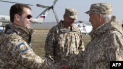 Россия президенти Медведев Жанубий Қирғизистон бўйича ҳар қандай қарор Ўзбекистон ва Қозоғистон президентлари билан маслаҳат асосида қабул қилинишини таъкидламоқда.