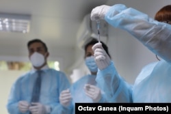 Valeriu Gheorghiță a dechis vaccinarea cu a treia doză de vaccin