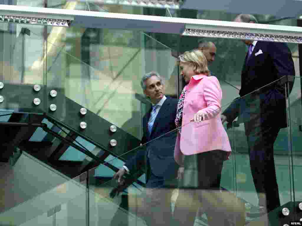 Hillary Clinton u posjeti RSE - U posjeti RSE 5. aprila boravila je i američki državni sekretar Hillary Clinton.