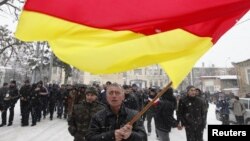 Власти могли изящно выйти из данной ситуации, тем самым выиграв в глазах населения